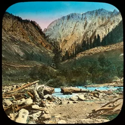 Vista tra Sonamarg e Baltal, Kashmir, India, fine XIX o inizio XX secolo