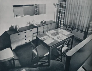Vista nel soggiorno-sala da pranzo progettato da Gilbert Rohde