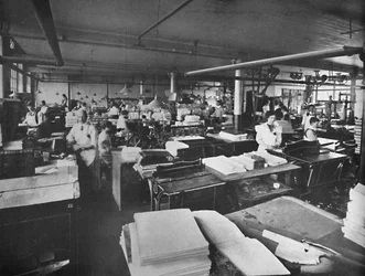 Vista della sala di spedizione e rilegatura, 1919