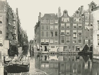 Veduta di uno dei principali canali, Amsterdam, Paesi Bassi, 1895
