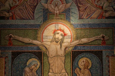Basilica della Visitazione. Mosaico della Crocifissione di Antoine Molkenboer, Annecy, Francia