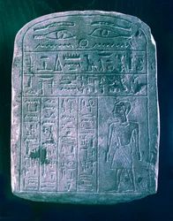 Stele votiva dedicata da suo fratello a un uomo di Ermant, vicino a Tebe, Antico Egitto
