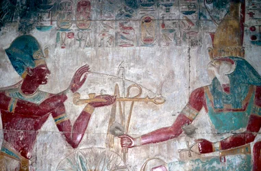 Affresco dettaglio di Sethos I davanti a Horus, Tempio di Sethos I, Abydos, Egitto, c1280 a.C.