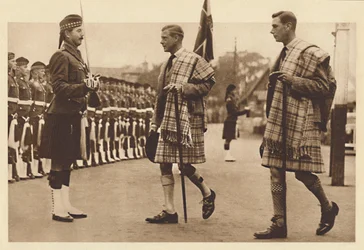 Indossando il Tartan di Balmoral, Balmoral, 1936 1937