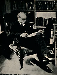 Winston Spencer Churchill nella sua biblioteca, 1945