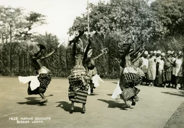 Donne danzatrici che si esibiscono, Sierra Leone