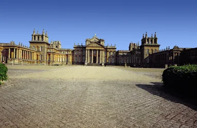 Palazzo di Blenheim, veduta esterna, costruito da John Vanbrugh (1664-1726) e Nicholas Hawksmoor (1661-1736) tra il 1705 e il 1722, Oxfordshire, Regno Unito