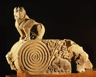 Architrave in arenaria levigata con grifone, Sanchi, MP, inizio I secolo d.C.