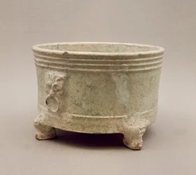 Vaso tripode di terracotta, dinastia Han, 25-220 d.C.