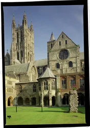 Vista esterna della Cattedrale di Canterbury, Kent