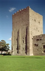 Vista esterna del mastio, Portchester Castle, Hampshire, costruito c.1160-72