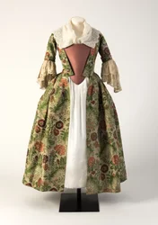 Abito aperto in broccato di seta verde e rosa, anni 1730
