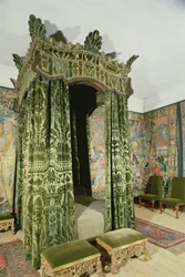 Interno di Hardwick Hall, Derbyshire, con la Camera Verde con mobili e arazzi originali del XVI secolo