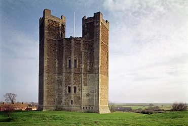 Orford Castle, vista esterna del mastio (1165-72), Suffolk, UK