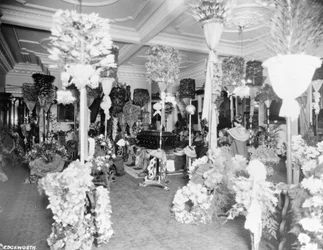 La bara della regina Liliuokalani nella sala del trono a Iolani Palace, Honolulu, 1917