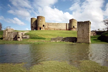 Castello di Rhuddlan, Vista esterna, Scuola Inglese, (XIII secolo), Galles del Nord, UK
