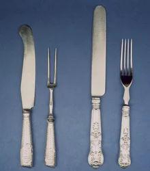 Coltello e forchetta in argento, Sheffield, c.1780 e versione successiva 1835, di Atkin e Oxley