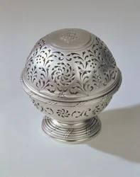 Scatola per sapone, parte di un set con brocca e bacile, di Francis Riel, Parigi, 1771