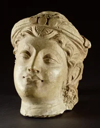 Testa in stucco, Gandhara, IV secolo d.C.