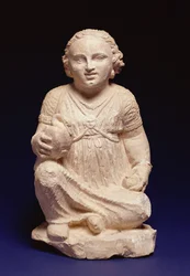 Ragazza seduta con un cigno, cipriota, c.200 a.C. (calcare e pigmento)