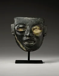 Maschera di pietra di Teotihuacan, scolpita con il volto giovanile di un dignitario, c.450-650