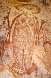 Pittura rupestre aborigena di un Wandjina, Mt Elizabeth Station, Kimberley, Australia occidentale, c.2000 a.C.
