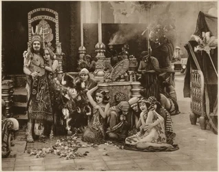 Alfred Paget, Seena Owen, scena da 