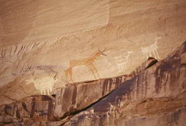Figure di animali, pitture rupestri di artisti Navajo, Canyon de Chelly National Monument, Riserva Indiana Navajo, Arizona, USA
