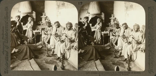 Uomini arabi a riposo