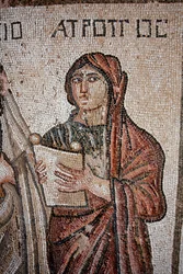 Atropo - Una delle tre Parche rappresentata con una pergamena aperta su cui era iscritta la vita di Achille - Dettaglio del pannello che rappresenta il primo bagno di Achille - Mosaici di Paphos, Villa di Teseo, V secolo d.C. - Cipro
