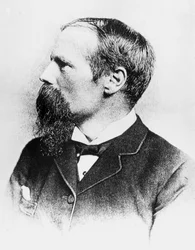 Benjamin Baker, ingegnere civile britannico e designer del Forth Bridge, c 1885