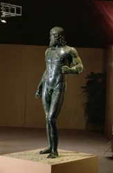 Soldato in bronzo, recuperato dal mare a Riace, Sicilia, V secolo a.C.