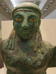 Figura femminile alata in bronzo (590 a.C. - 580 a.C.), Museo di Olimpia, Olimpia, Peloponneso, Grecia (foto)