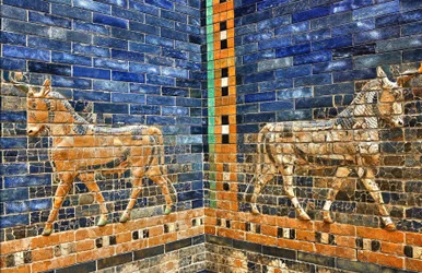 Dettaglio della ricostruzione degli anni 1930 della Porta di Ishtar, realizzata con mattoni originali del 575 a.C. circa, Museo di Pergamo, Berlino, Germania