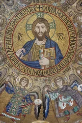 Cupola del transetto: mosaico "Cristo Pantocratore benedicente tra angeli e arcangeli", XII secolo, Cappella Palatina, Palazzo dei Normanni, Palermo, Sicilia, Italia