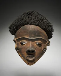 Maschera facciale femminile, Pende, primi anni 1900