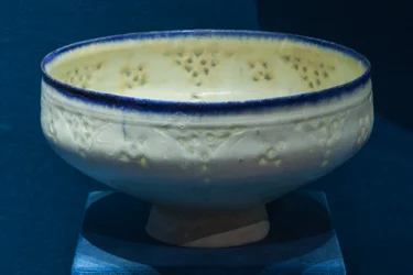Ciotola con piede, probabilmente Kashan, periodo Selgiuchide