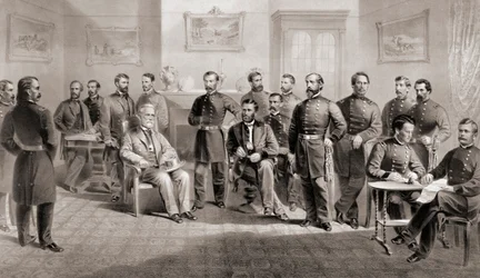 Generale Ulysses S. Grant (seduto al centro a destra) e Generale Robert E. Lee (seduto al centro a sinistra) con il loro rispettivo staff al tribunale di Appomattox, Virginia, dove il Generale Lee si arrese all