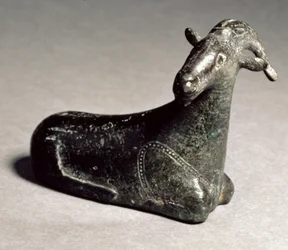 Figura cava di capra, greco orientale, periodo arcaico, c.550 a.C. (bronzo riempito di piombo)