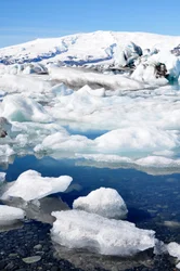 Iceberg e banchi di ghiaccio alla Laguna del Ghiacciaio Jokulsarlon, Islanda
