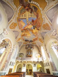 Interno, dipinto sul soffitto di Hans Andre, Servitenkirche, Innsbruck, Tirolo, Austria, Europa