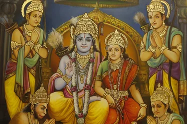 Tempio indù Jalaram Prathna, Leicester. Affresco. Ram, Sita con Lakshman alla destra di Ram e Hanuman inginocchiato, e devoti, Regno Unito