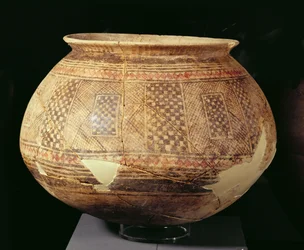 Vaso con decorazione geometrica in stile Halaf