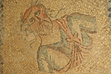 Libia, mosaico romano di vecchio con barba e corona