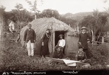 Produzione di Tappa, un tessuto nativo, c.1875