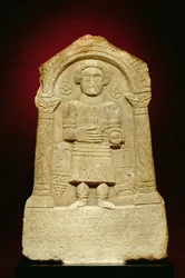 Stele funeraria in marmo, con iscrizione greca, romana, III secolo a.C.