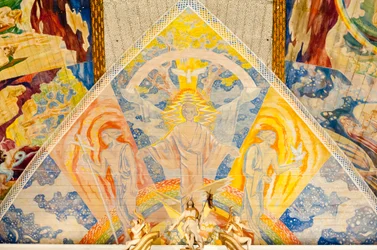 Arte moderna; colorato dipinto sul soffitto di Lou Mohr; «Trinità»; 1938; dipinto di Gesù Cristo nella cattedrale di Oslo; Oslo Domkirke; Oslo; Norvegia; Scandinavia; Europa settentrionale; Europa