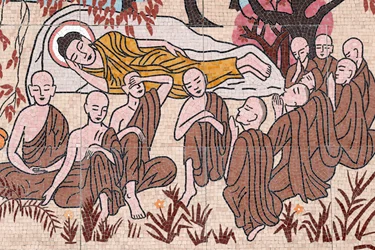 Pagoda buddista Ong Nui, Affresco murale, La vita del Buddha, Dopo 45 anni di insegnamento del Dharma, il Buddha entrò nel Parinirvana, Quy Nhon, Vietnam, 2019 (foto)
