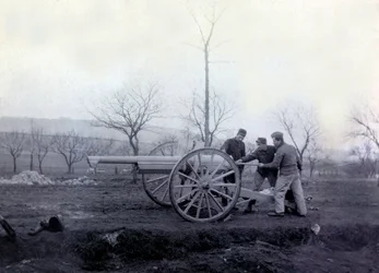 Fotografia da un album personale di un tenente di fanteria durante i primi mesi della Prima Guerra Mondiale