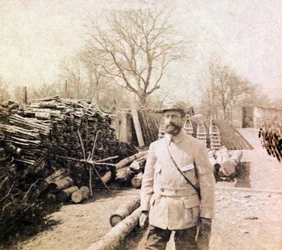 Fotografia da un album personale di un tenente di fanteria durante i primi mesi della Prima Guerra Mondiale